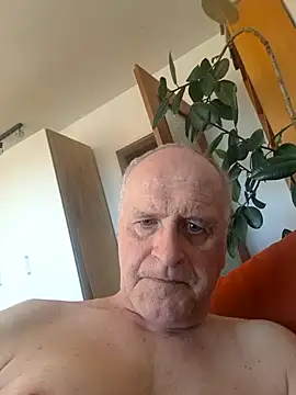 Snapshot of Milkasahne64 chatting on November 2025 11:37:01 AM Milkasahne64 online show from November 2025 11:37:01 AM