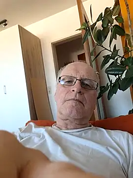 Milkasahne64 online show from May 2026 07:45:01 AM