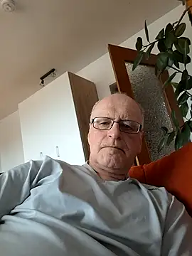 Snapshot of Milkasahne64 chatting on November 2025 10:31:01 AM Milkasahne64 online show from November 2025 10:31:01 AM