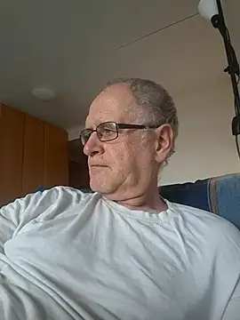 Snapshot of Milkasahne64 chatting on October 2025 08:59:01 AM Milkasahne64 online show from October 2025 08:59:01 AM