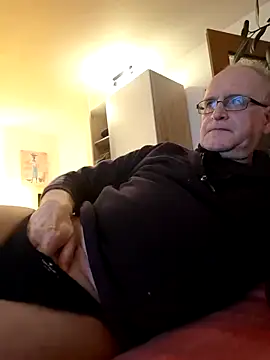 Snapshot of Milkasahne64 chatting on November 2025 04:40:01 PM Milkasahne64 online show from November 2025 04:40:01 PM