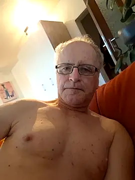 Snapshot of Milkasahne64 chatting on October 2025 06:37:01 AM Milkasahne64 online show from October 2025 06:37:01 AM