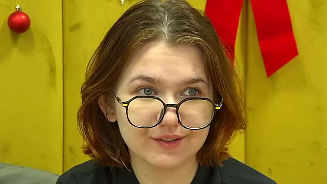 LessySmith online show from December 2025 04:15:01 AM