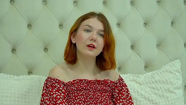 Snapshot of LessySmith chatting on September 2025 04:18:01 PM LessySmith online show from September 2025 04:18:01 PM