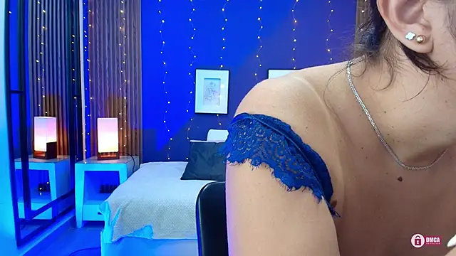 Snapshot of alina_martinelli chatting on November 2025 01:49:02 PM alina martinelli online show from November 2025 01:49:02 PM