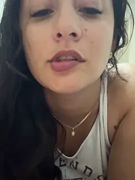 Snapshot of alina_martinelli chatting on October 2025 11:47:01 PM alina martinelli online show from October 2025 11:47:01 PM