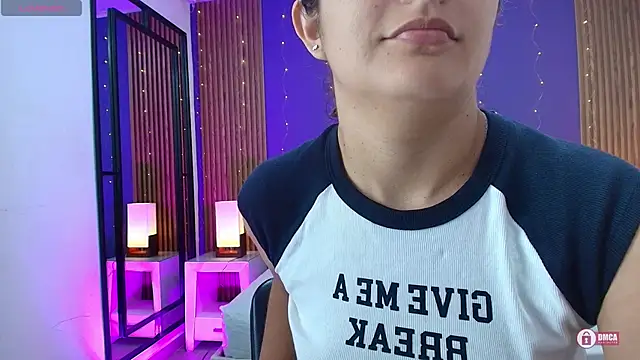 Snapshot of alina_martinelli chatting on October 2025 11:44:01 AM alina martinelli online show from October 2025 11:44:01 AM