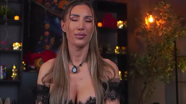 Evelyn Evyyy online show from February 2026 07:24:01 PM