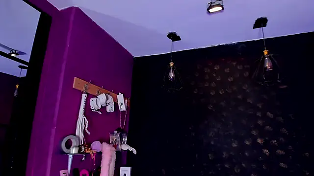 Alexa Slave online show from November 2025 09:30:01 PM