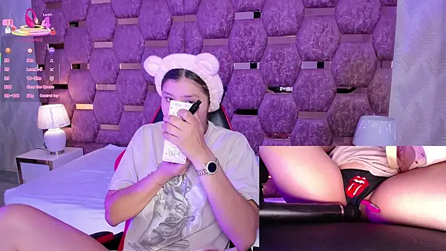 Trianna   online show from November 2025 02:27:02 PM