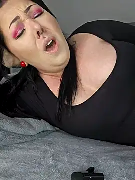 Snapshot of -BonnieBlack- chatting on March 2025 06:27:01 AM -BonnieBlack- online show from March 2025 06:27:01 AM