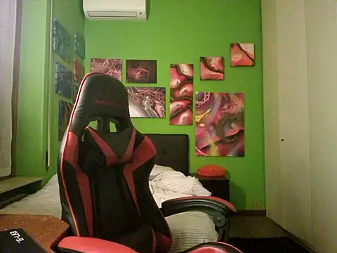 Snapshot of MASTERMONEY chatting on October 2025 10:38:02 PM MASTERMONEY online show from October 2025 10:38:02 PM