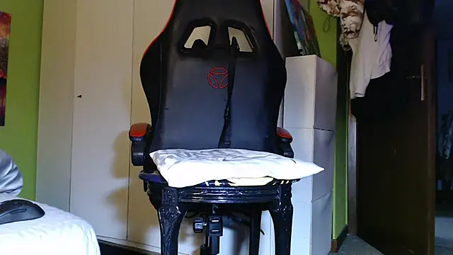 Snapshot of MASTERMONEY chatting on February 2025 05:42:01 PM MASTERMONEY online show from February 2025 05:42:01 PM