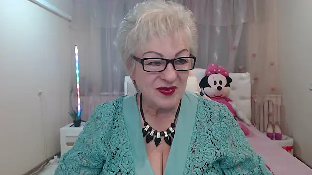 KayleSmoll online show from September 2025 06:18:02 PM