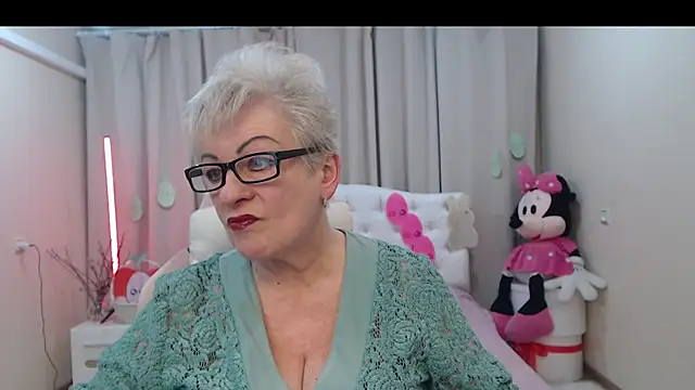 KayleSmoll online show from April 2026 06:45:02 PM