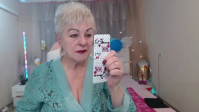 KayleSmoll online show from October 2025 06:30:02 PM