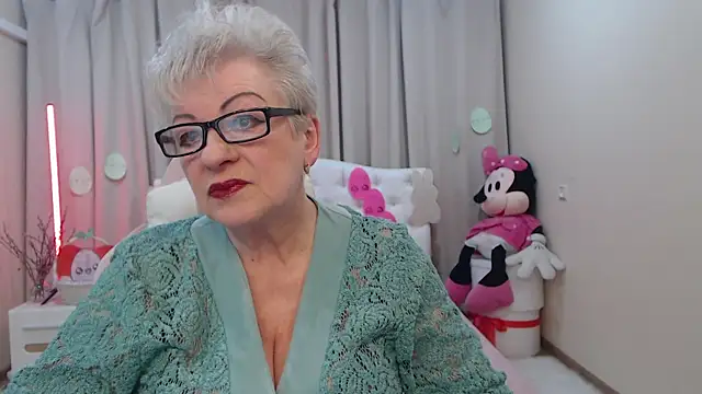 KayleSmoll online show from April 2026 06:48:02 PM