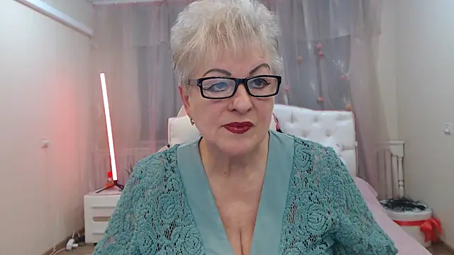 KayleSmoll online show from November 2025 07:46:01 PM