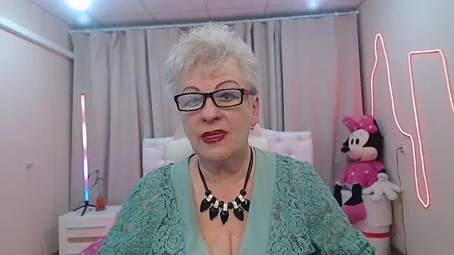 Snapshot of KayleSmoll chatting on May 2026 06:37:02 PM KayleSmoll online show from May 2026 06:37:02 PM