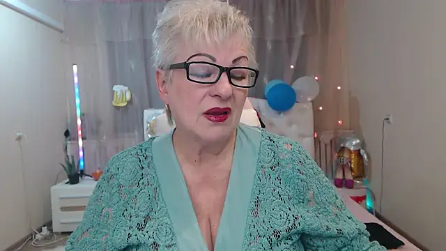 KayleSmoll online show from October 2025 06:42:02 PM