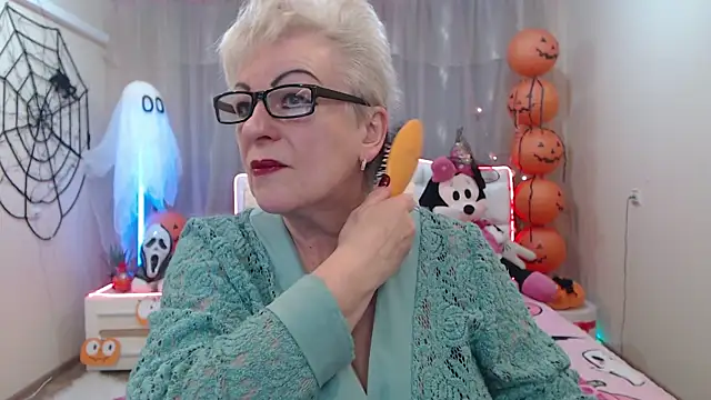 KayleSmoll online show from October 2025 06:21:01 PM