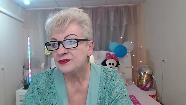 KayleSmoll online show from September 2025 06:25:02 PM