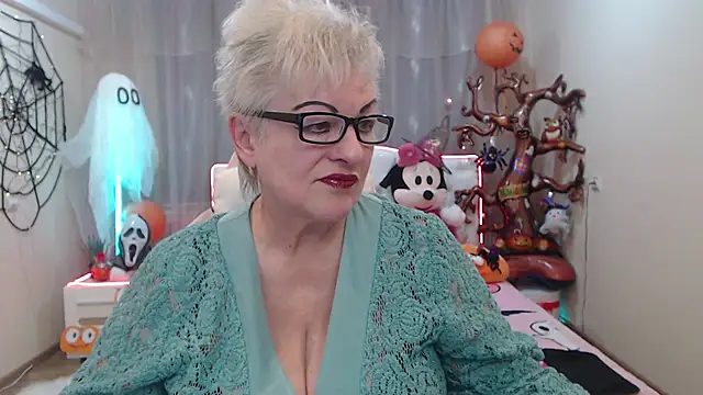 KayleSmoll online show from October 2025 06:29:02 PM