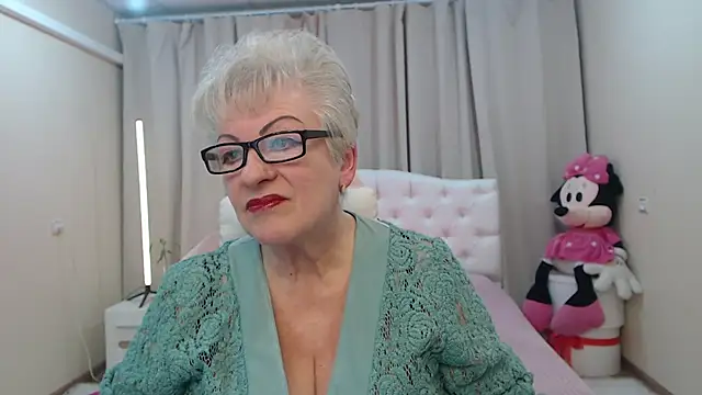 Snapshot of KayleSmoll chatting on May 2026 06:33:01 PM KayleSmoll online show from May 2026 06:33:01 PM