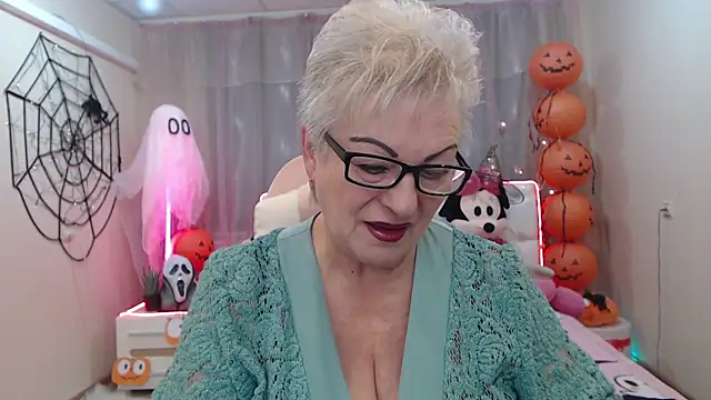 KayleSmoll online show from October 2025 06:41:02 PM