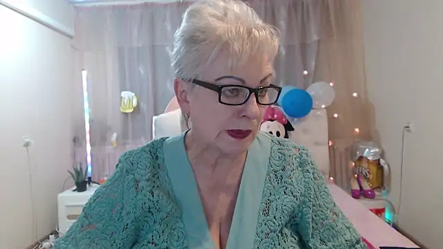 KayleSmoll online show from October 2025 06:22:02 PM