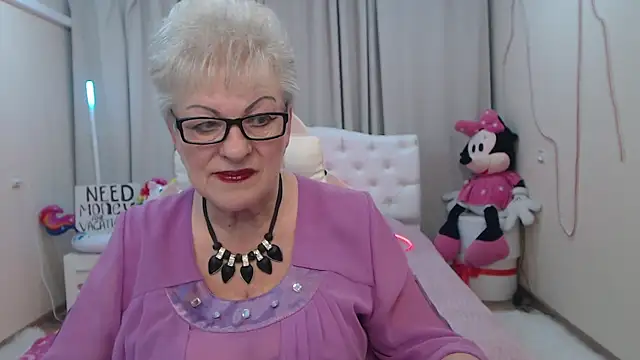 Snapshot of KayleSmoll chatting on May 2026 06:39:01 PM KayleSmoll online show from May 2026 06:39:01 PM