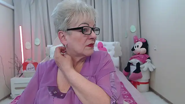 KayleSmoll online show from April 2026 06:42:02 PM