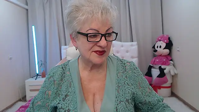 Snapshot of KayleSmoll chatting on May 2026 06:34:02 PM KayleSmoll online show from May 2026 06:34:02 PM