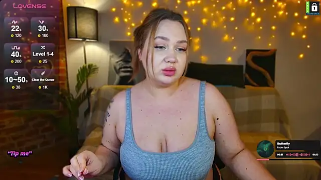 Snapshot of -LinaLove- chatting on February 2025 07:54:01 PM -LinaLove- online show from February 2025 07:54:01 PM