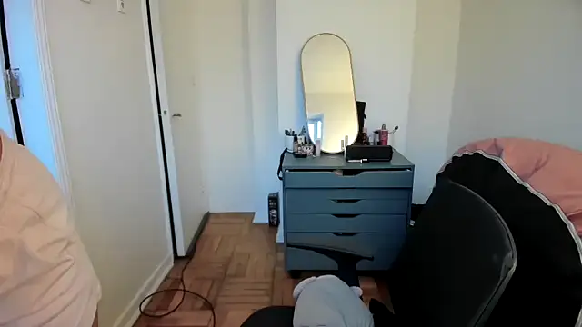 Snapshot of cinnamon_rosa chatting on March 2025 10:17:02 PM cinnamon rosa online show from March 2025 10:17:02 PM