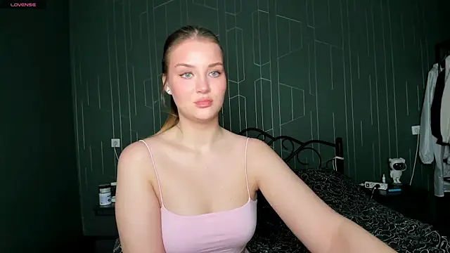 Snapshot of DeniRicchii chatting on December 2025 05:52:02 AM DeniRicchii online show from December 2025 05:52:02 AM