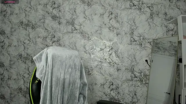 DeniRicchii online show from April 2026 06:36:01 PM