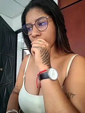 Sofythom1 online show from May 2026 10:42:01 PM
