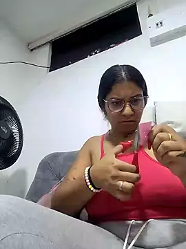 Sofythom1 online show from October 2025 01:38:02 AM