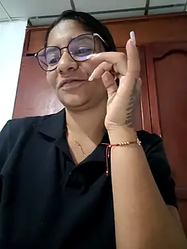 Sofythom1 online show from March 2026 04:46:01 AM