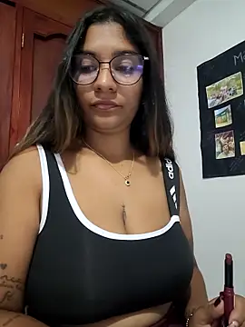 Sofythom1 online show from May 2026 03:32:01 AM