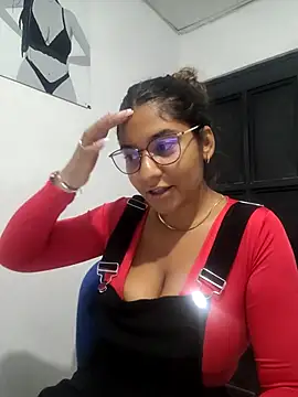 Sofythom1 online show from November 2025 01:28:01 AM