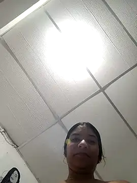 Sofythom1 online show from November 2025 02:33:02 AM