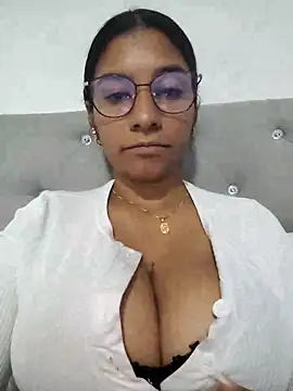 Sofythom1 online show from March 2026 12:28:02 AM