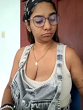 Sofythom1 online show from February 2026 06:06:02 PM