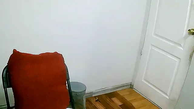 leona- online show from October 2025 11:46:02 PM