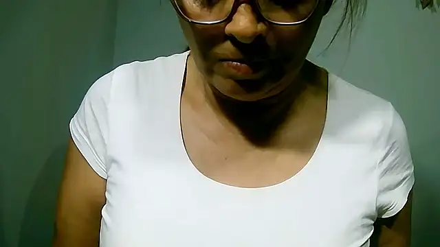 leona- online show from September 2025 08:55:02 PM