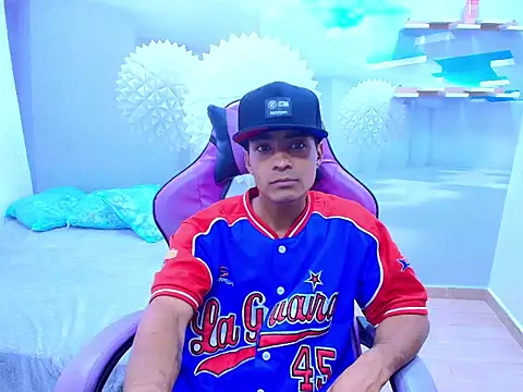 Aaron-00 online show from January 2026 09:51:01 PM