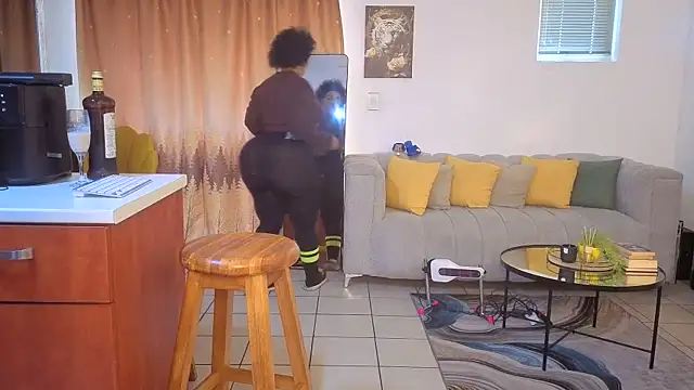 GiantBootyMilf online show from November 2025 01:48:02 PM