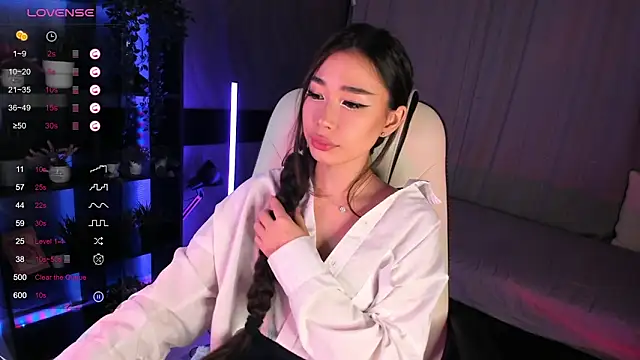 sensualily online show from November 2025 03:38:01 PM